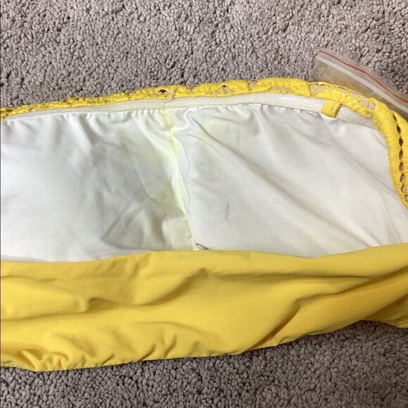 PILYQ gold lace bikini. NO STRAPS. Retails $192. Medium - Picture 16 of 16